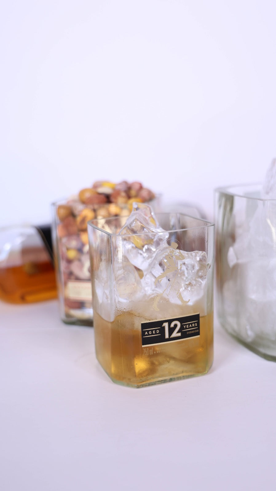 Johnnie Walker Mixed Glasses (1 Red + 1 Black)