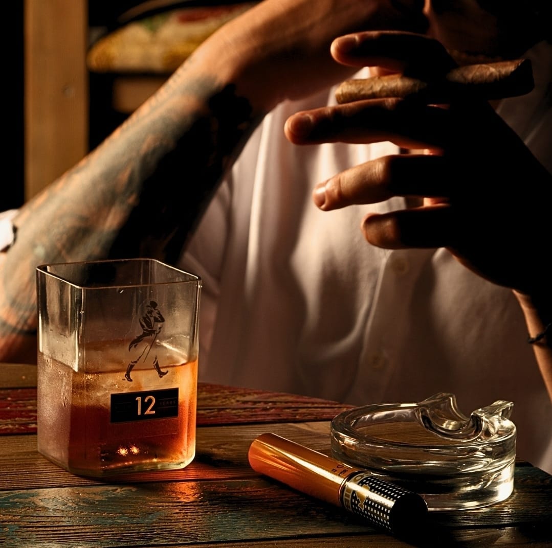 Johnnie Walker Mixed Glasses (1 Red + 1 Black)